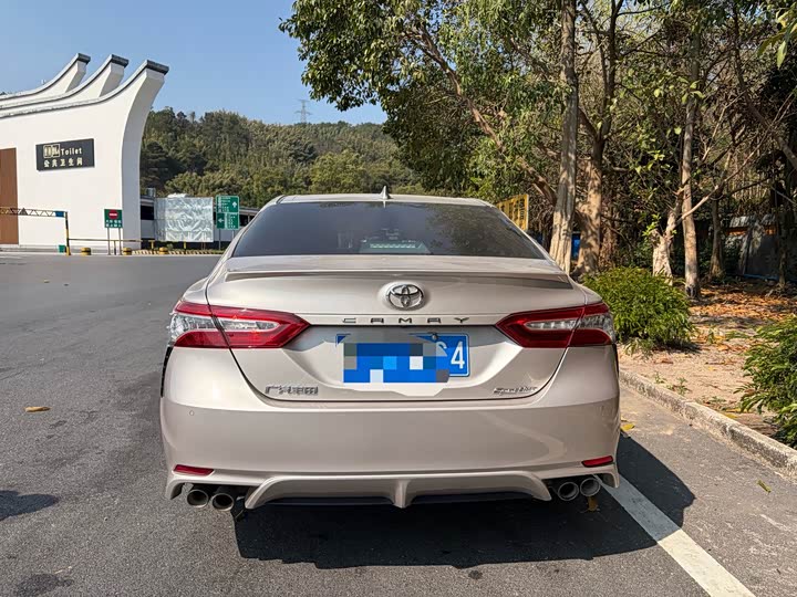 Фото 9 - Toyota Camry