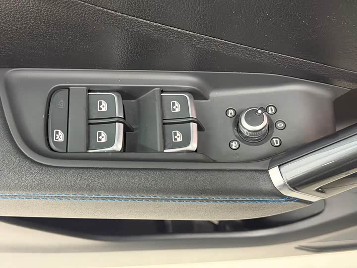 Фото 9 - Audi Q2L