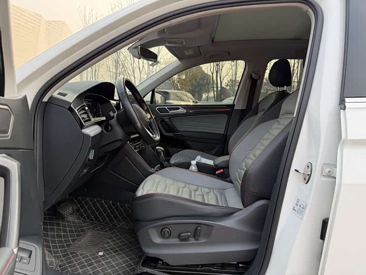 Фото 4 - Volkswagen Tiguan L Hybrid