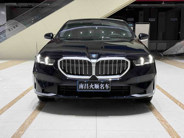 Фото 2 - BMW 5 Series