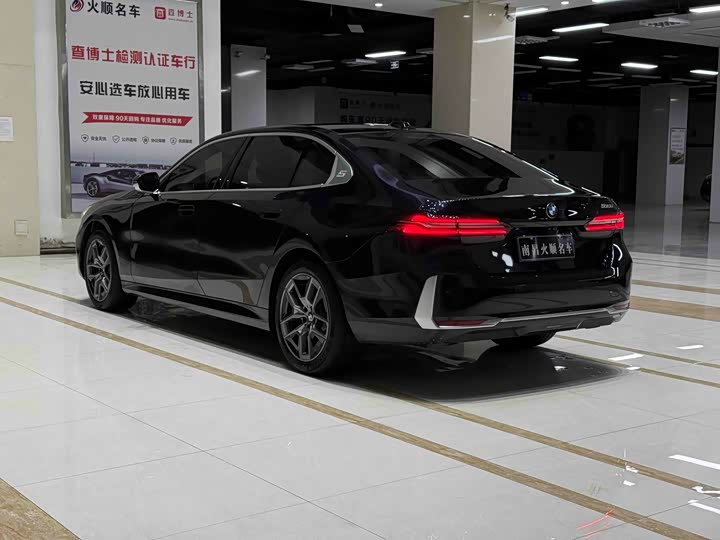 Фото 8 - BMW 5 Series