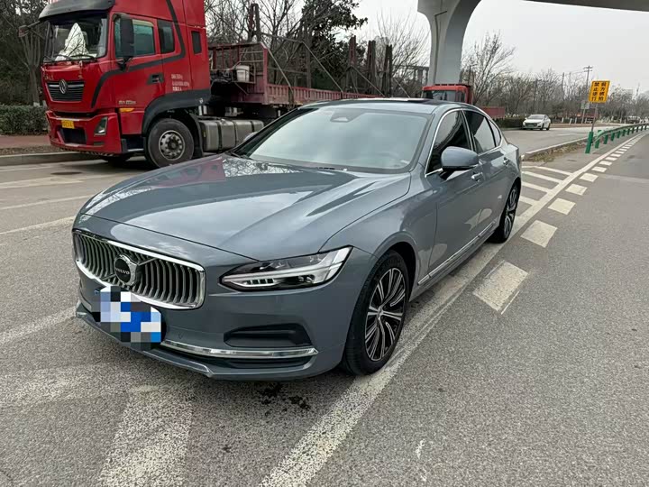 Фото 1 - Volvo S90