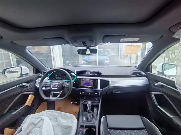 Фото 8 - Audi Q3