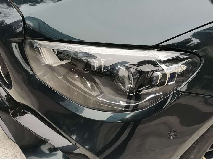 Photo 9 - Mercedes-Benz E-Class