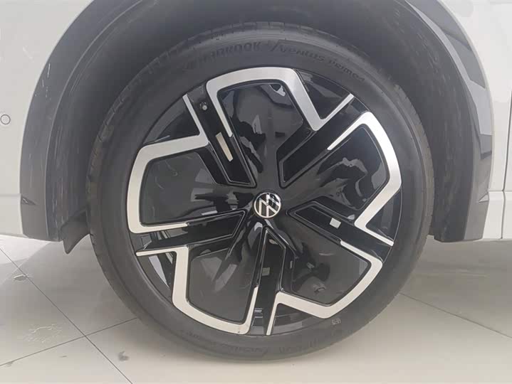 Фото 6 - Volkswagen Tiguan L Pro