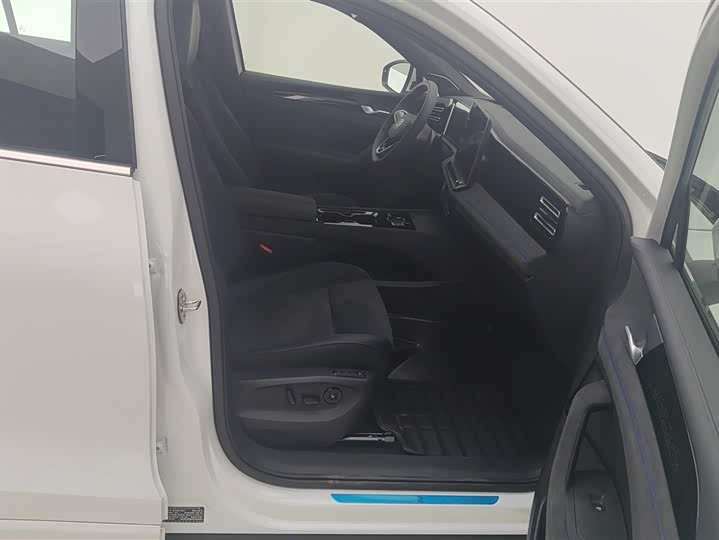 Фото 8 - Volkswagen Tiguan L Pro