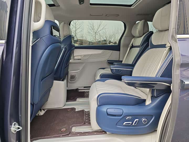 Фото 6 - Roewe iMax 8