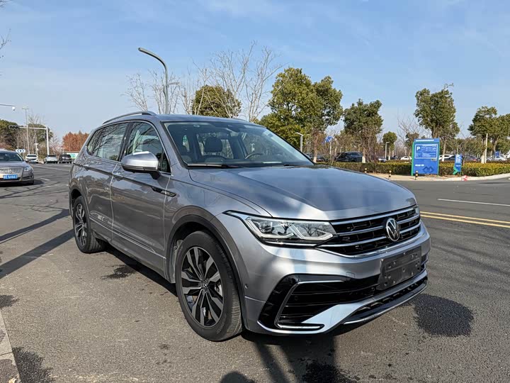 Фото 3 - Volkswagen Tiguan L Pro