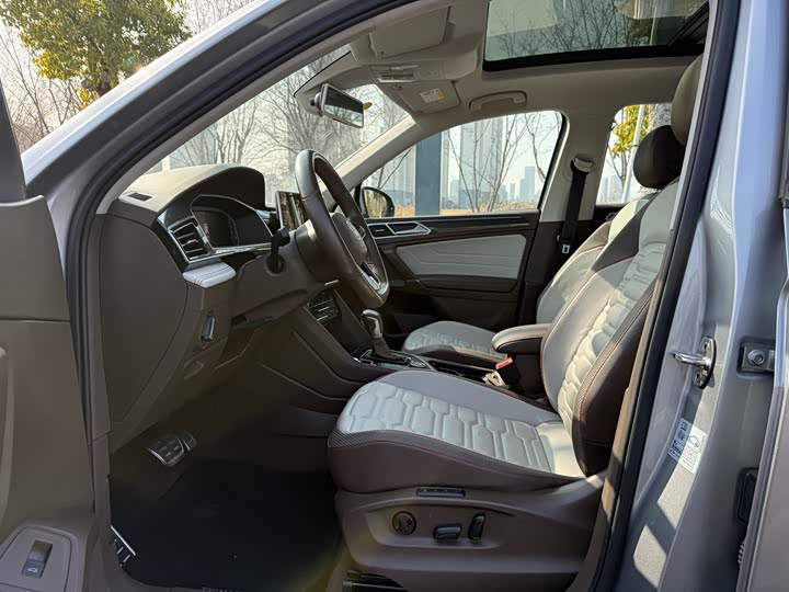 Фото 8 - Volkswagen Tiguan L Pro