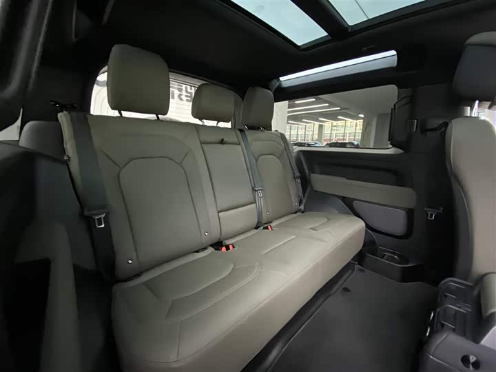 Фото 9 - Land Rover Defender