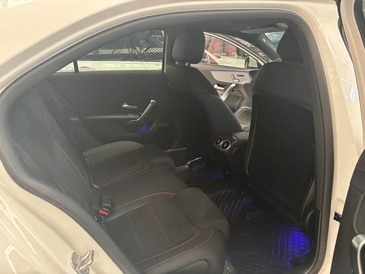 Фото 8 - Mercedes-Benz A-Class