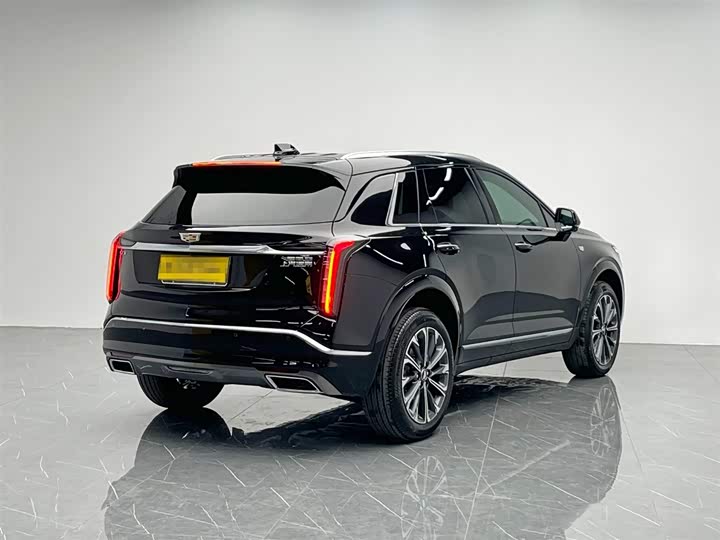 Фото 6 - Cadillac XT5