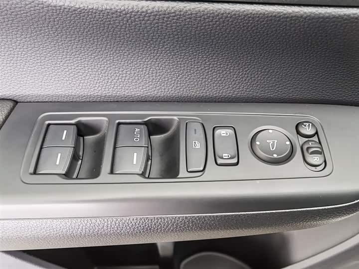 Фото 9 - Honda CR-V