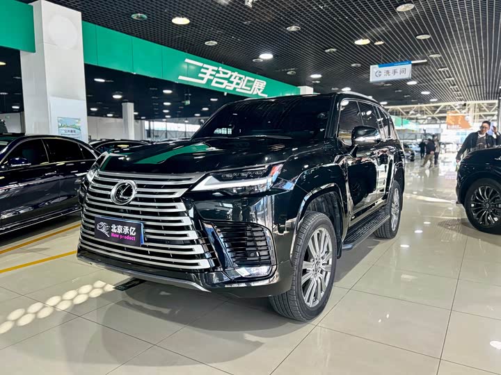 Фото 1 - Lexus LX