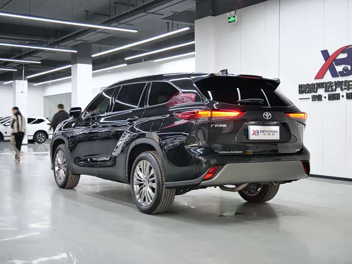 Фото 4 - Toyota Highlander