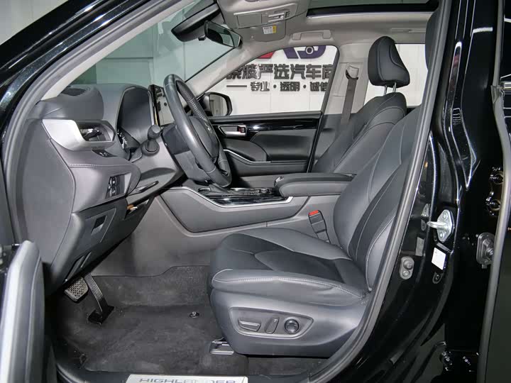 Фото 8 - Toyota Highlander