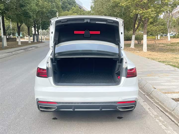 Фото 8 - Audi A4L