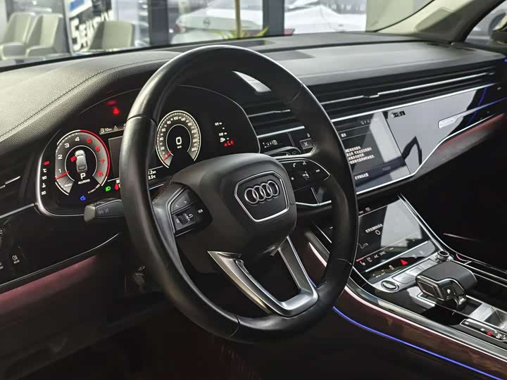 Фото 8 - Audi Q7