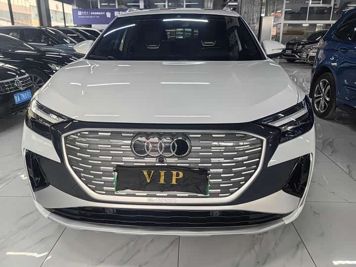 Фото 2 - Audi Q4 e-tron