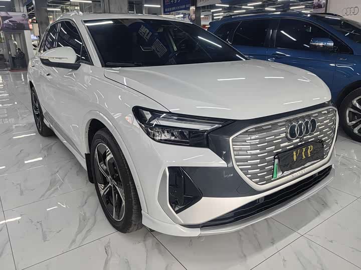 Фото 3 - Audi Q4 e-tron