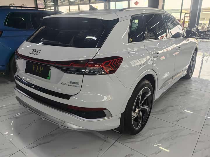 Фото 6 - Audi Q4 e-tron