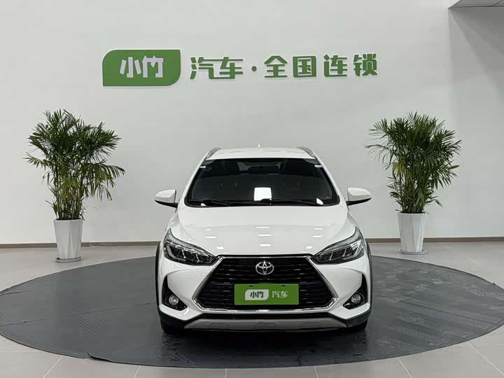 Фото 2 - Toyota Yaris L Hatchback