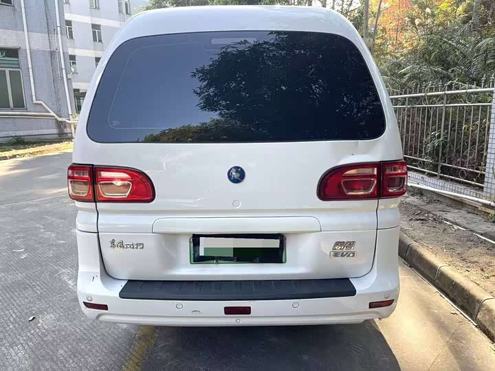 Фото 3 - Dongfeng Forthing Lingzhi M5 EV