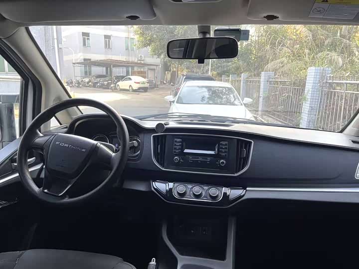 Фото 7 - Dongfeng Forthing Lingzhi M5 EV