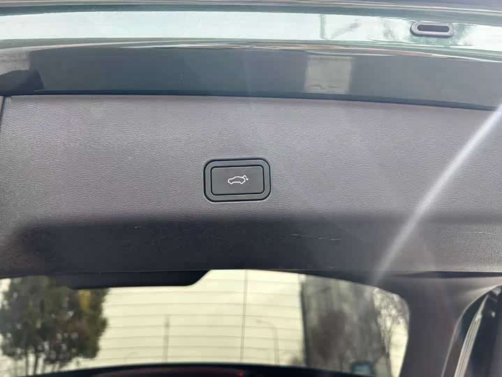 Фото 8 - Geely Monjaro