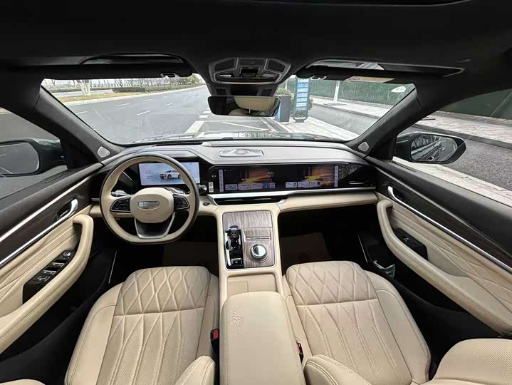 Фото 9 - Geely Monjaro