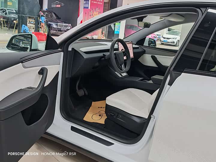 Фото 2 - Tesla Model Y