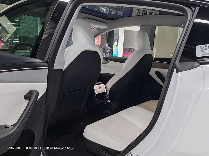 Фото 3 - Tesla Model Y