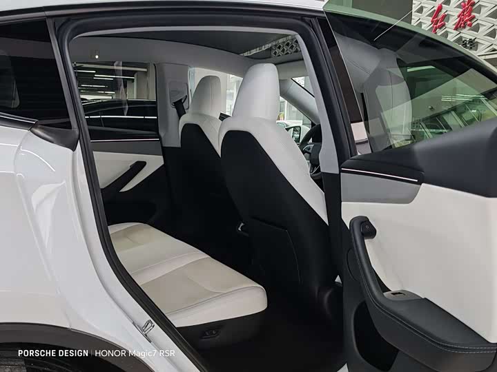 Фото 6 - Tesla Model Y