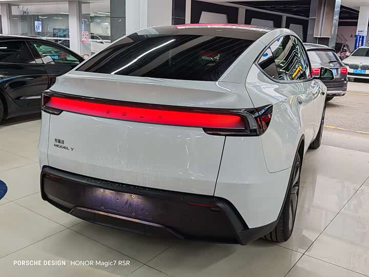 Фото 9 - Tesla Model Y