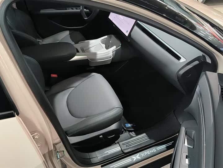 Фото 8 - XPeng Mona M03