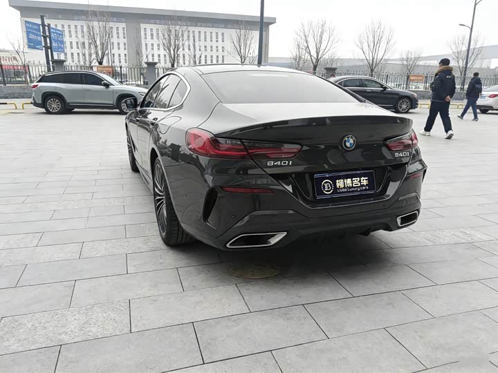 Фото 2 - BMW 8 Series