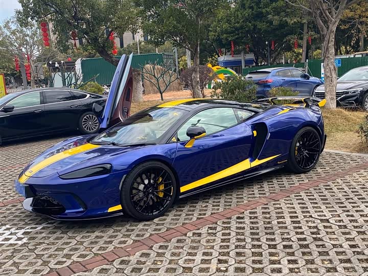 Фото 1 - McLaren GT