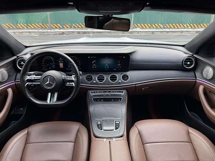 Photo 4 - Mercedes-Benz E-Class