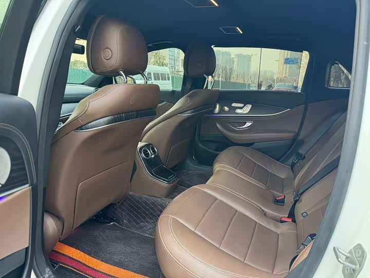 Photo 6 - Mercedes-Benz E-Class