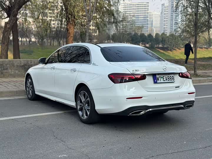 Photo 9 - Mercedes-Benz E-Class