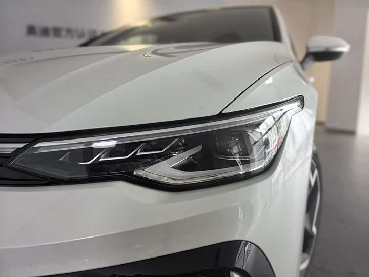 Фото 3 - Volkswagen Golf