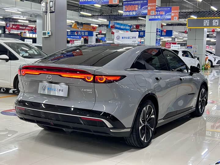 Фото 4 - Mazda EZ-6