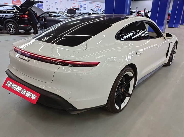 Фото 3 - Porsche Taycan