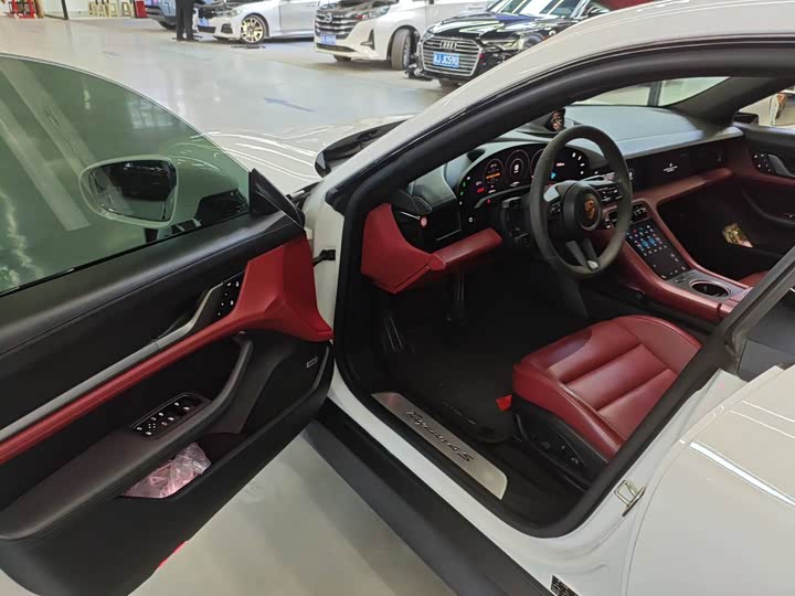 Фото 5 - Porsche Taycan