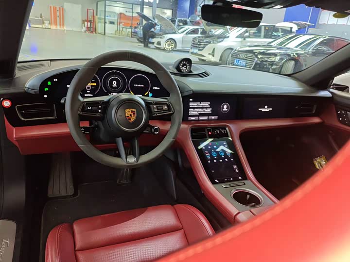 Фото 7 - Porsche Taycan