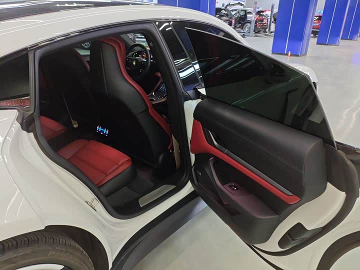 Фото 8 - Porsche Taycan