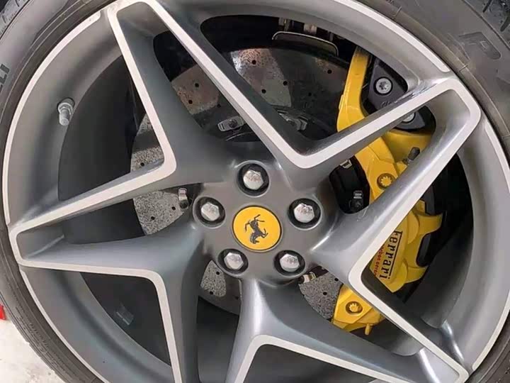 Photo 6 - Ferrari F8