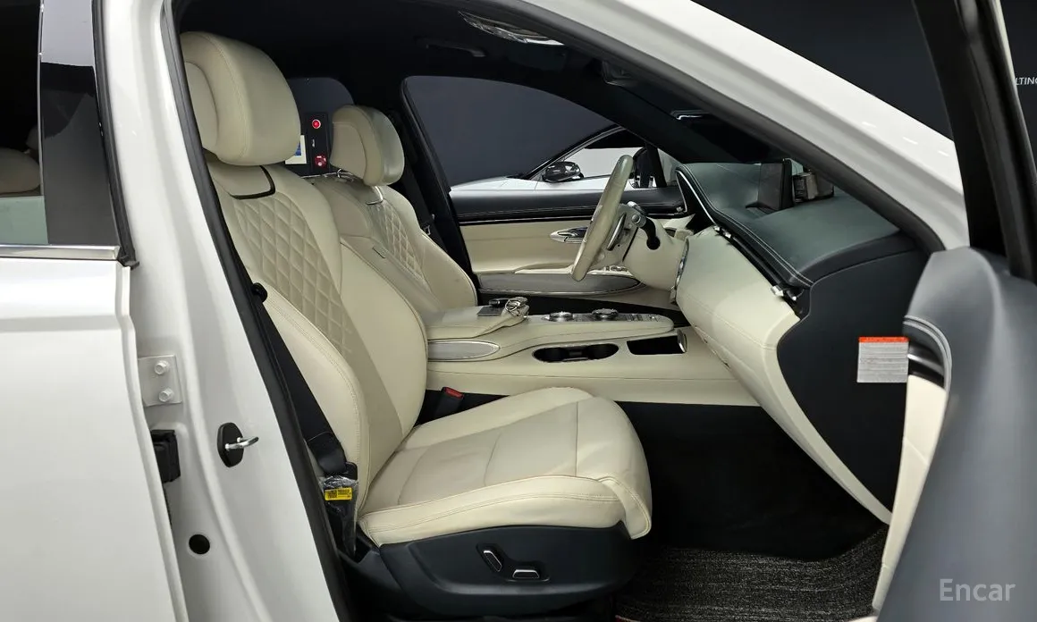 Фото 10 - Genesis GV70