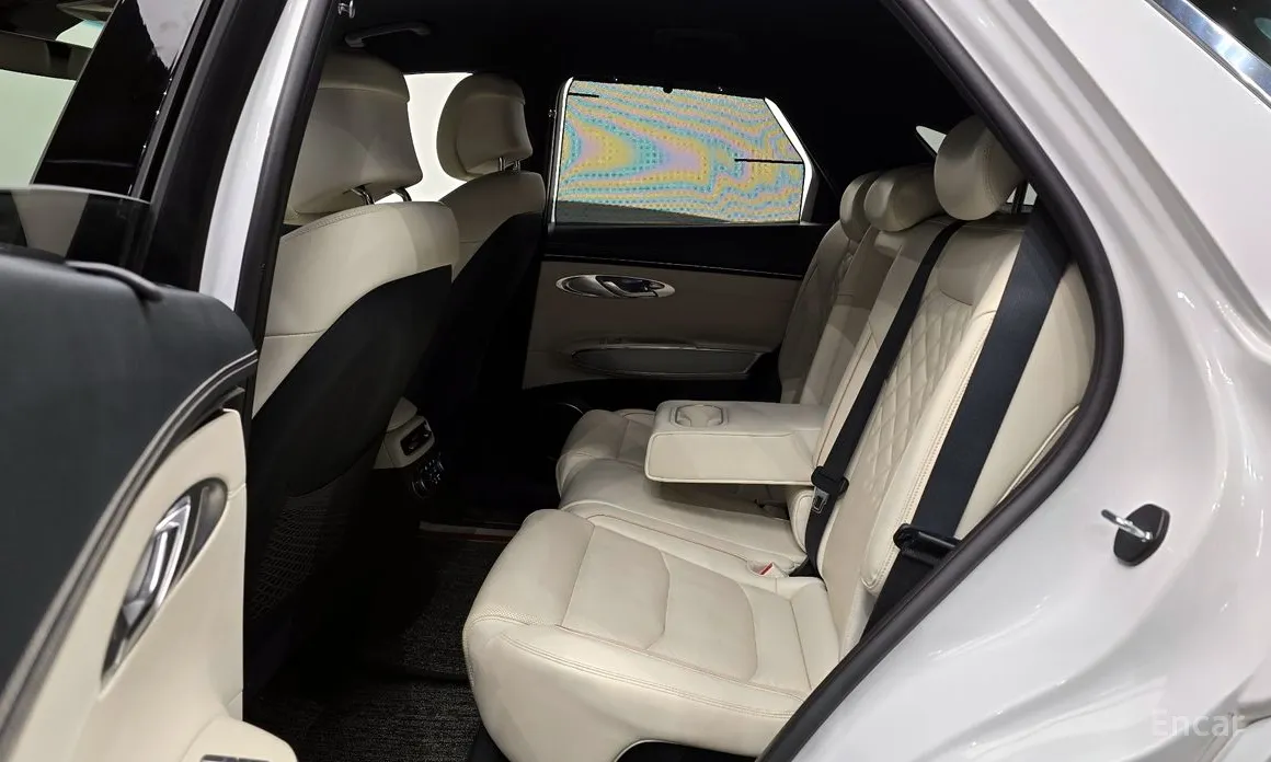 Фото 12 - Genesis GV70