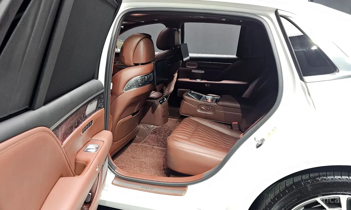 Фото 12 - Genesis G90